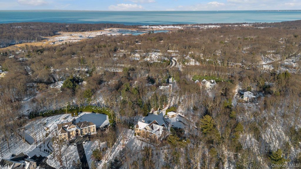 7 Pitch Pine Court, Northport, NY 11768