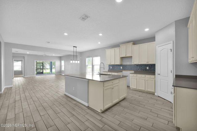 3996 ARBOR MILL Circle, Orange Park, FL 32065