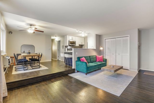 4976 N Milwaukee Avenue 101, Chicago, IL 60630