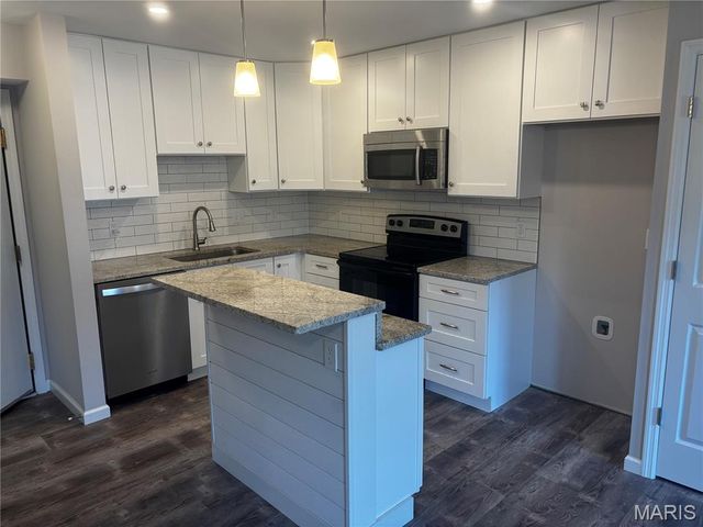 1606 Willow Wren Court 305, Florissant, MO 63033