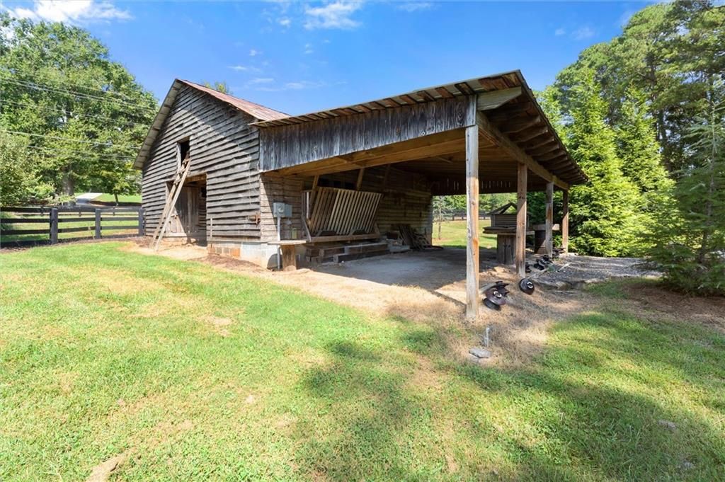Image 11 of property listing at 15995 Freemanville Road, Milton, GA 30004