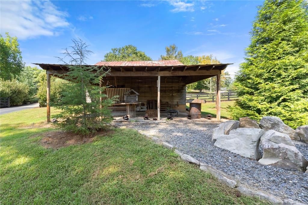 Image 19 of property listing at 15995 Freemanville Road, Milton, GA 30004