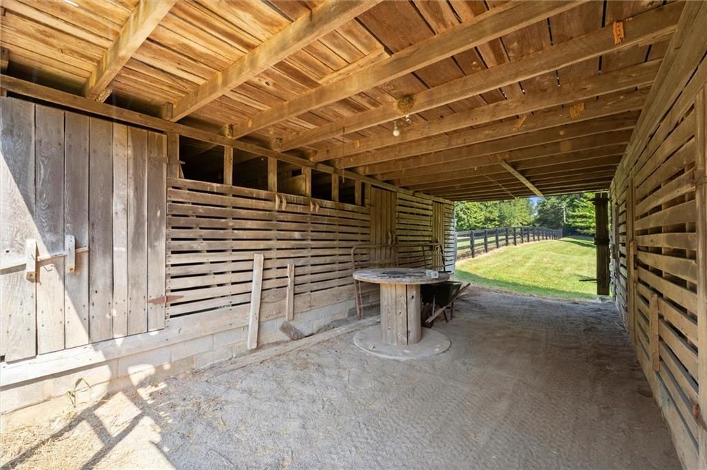 Image 21 of property listing at 15995 Freemanville Road, Milton, GA 30004