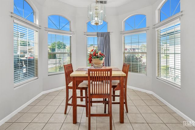 8519 Hoodsport Avenue, Bakersfield, CA 93312