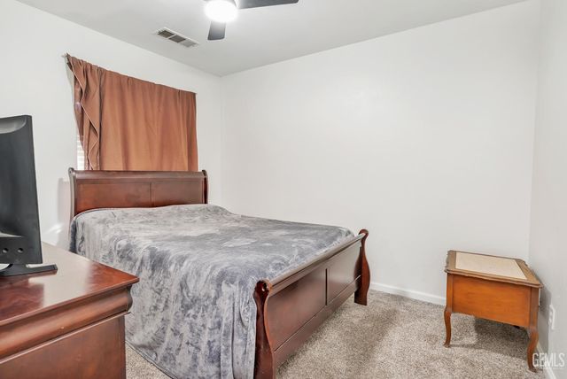 8519 Hoodsport Avenue, Bakersfield, CA 93312