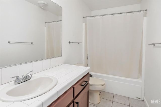 8519 Hoodsport Avenue, Bakersfield, CA 93312