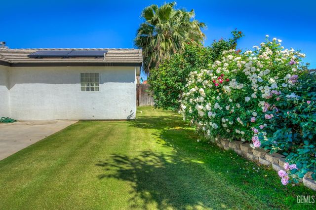 8519 Hoodsport Avenue, Bakersfield, CA 93312