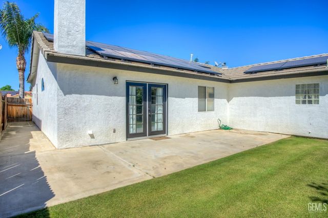 8519 Hoodsport Avenue, Bakersfield, CA 93312