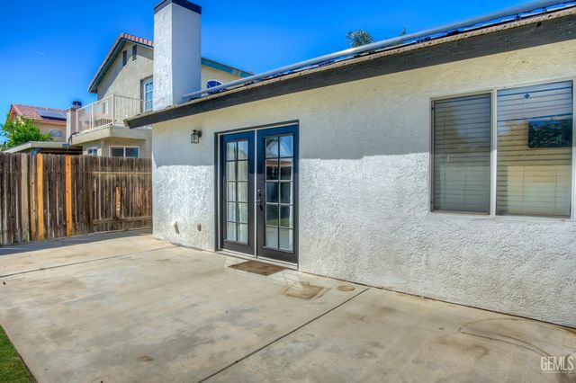 8519 Hoodsport Avenue, Bakersfield, CA 93312