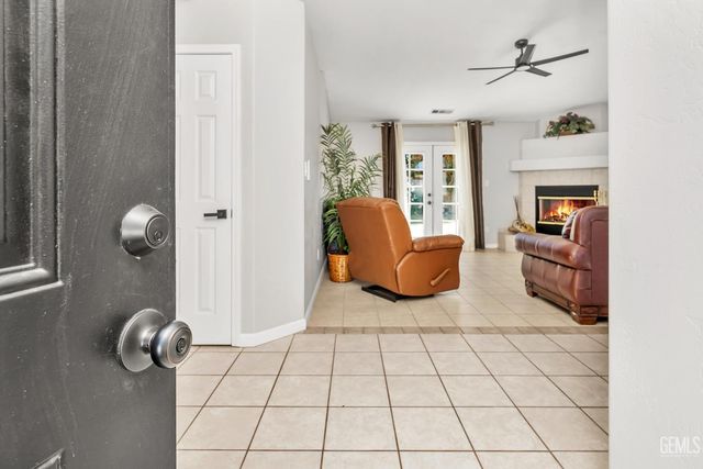 8519 Hoodsport Avenue, Bakersfield, CA 93312