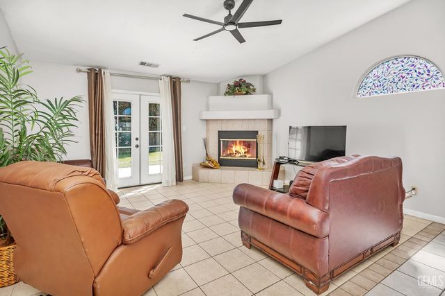 8519 Hoodsport Avenue, Bakersfield, CA 93312