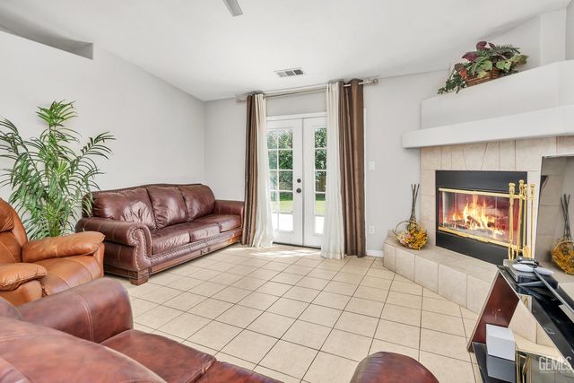 8519 Hoodsport Avenue, Bakersfield, CA 93312