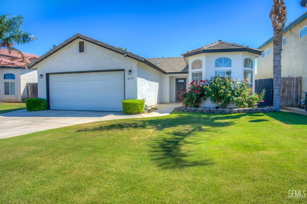 8519 Hoodsport Avenue, Bakersfield, CA 93312