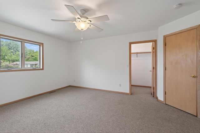 401 Dogwood Court, Hebron, IN 46341