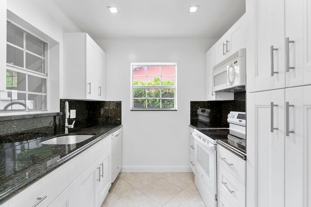 5015 S Olive Avenue, West Palm Beach, FL 33405