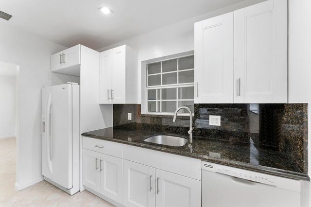 5015 S Olive Avenue, West Palm Beach, FL 33405