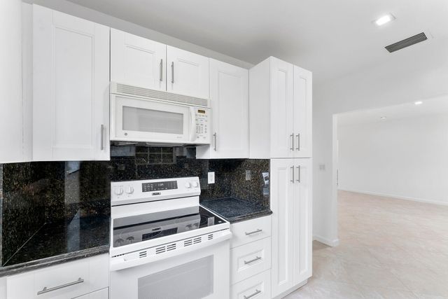 5015 S Olive Avenue, West Palm Beach, FL 33405
