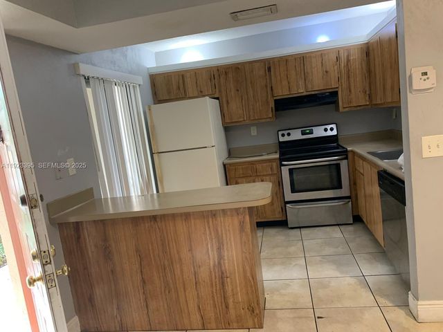 20320 NE 3rd Ct 7, Miami, FL 33179