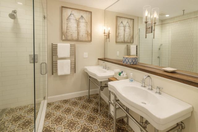 21135 PECKHAM AVENUE, Mount Dora, FL 32757