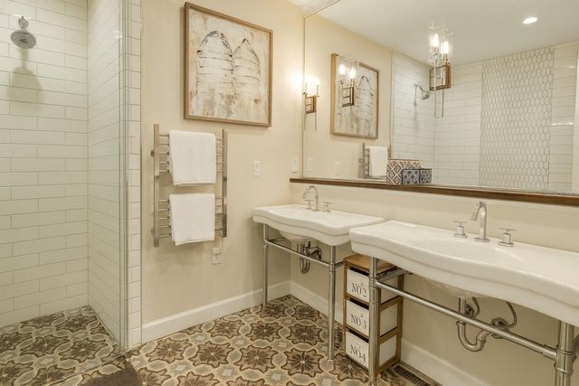 21135 PECKHAM AVENUE, Mount Dora, FL 32757