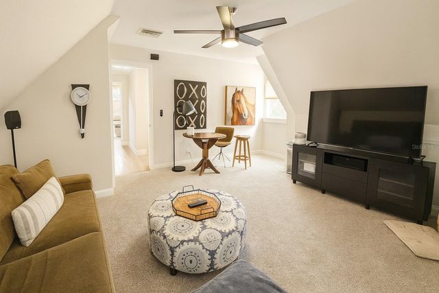 21135 PECKHAM AVENUE, Mount Dora, FL 32757