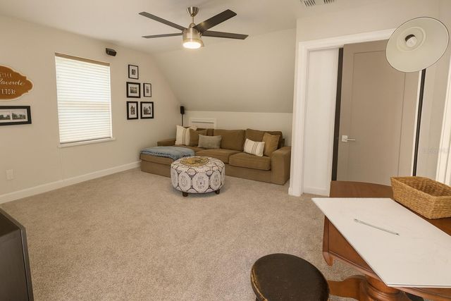 21135 PECKHAM AVENUE, Mount Dora, FL 32757