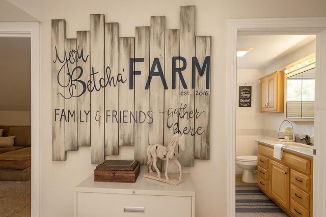 21135 PECKHAM AVENUE, Mount Dora, FL 32757