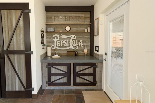 21135 PECKHAM AVENUE, Mount Dora, FL 32757