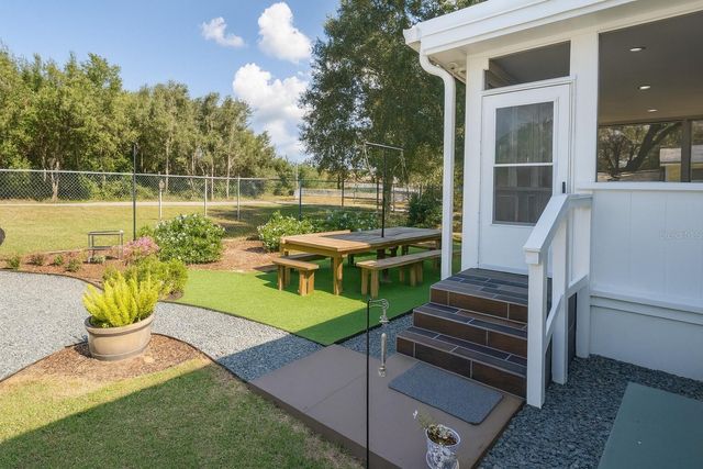 21135 PECKHAM AVENUE, Mount Dora, FL 32757