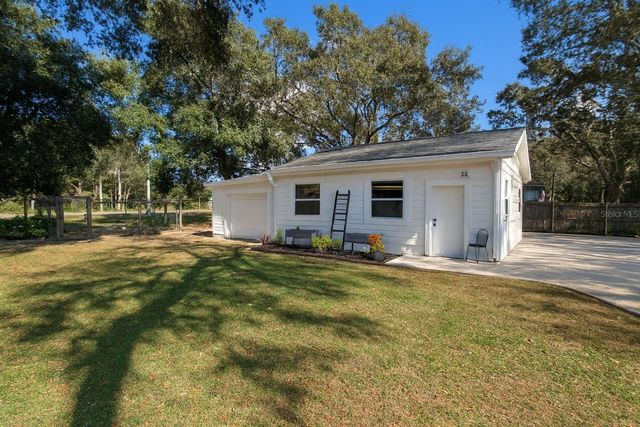 21135 PECKHAM AVENUE, Mount Dora, FL 32757