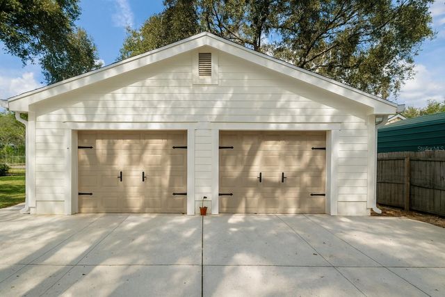 21135 PECKHAM AVENUE, Mount Dora, FL 32757