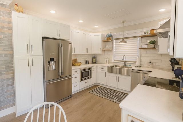 21135 PECKHAM AVENUE, Mount Dora, FL 32757