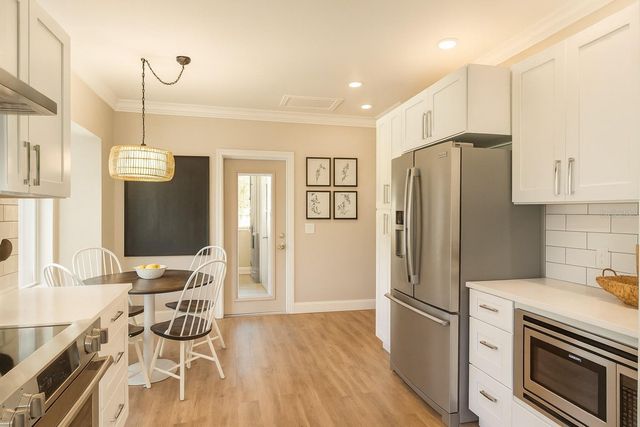 21135 PECKHAM AVENUE, Mount Dora, FL 32757