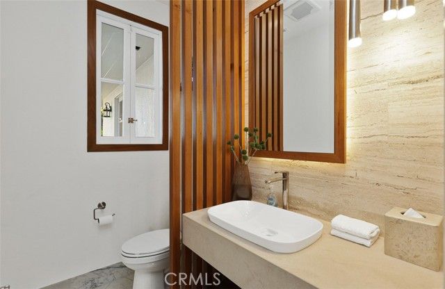 21 Lochmoor, Newport Beach, CA 92660