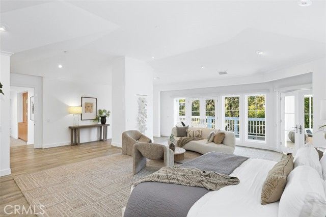 21 Lochmoor, Newport Beach, CA 92660