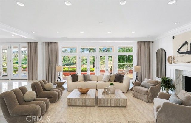 21 Lochmoor, Newport Beach, CA 92660