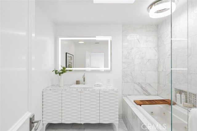 21 Lochmoor, Newport Beach, CA 92660