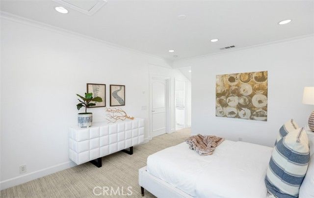 21 Lochmoor, Newport Beach, CA 92660