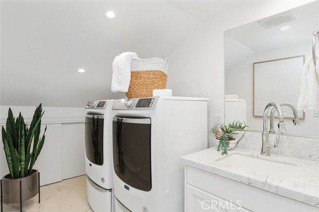 21 Lochmoor, Newport Beach, CA 92660