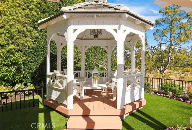 21 Lochmoor, Newport Beach, CA 92660