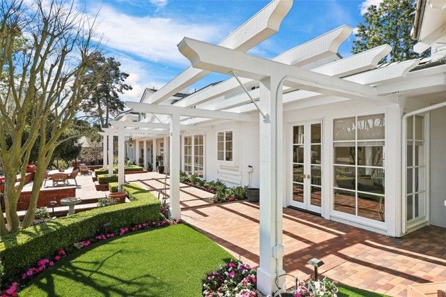 21 Lochmoor, Newport Beach, CA 92660