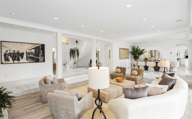 21 Lochmoor, Newport Beach, CA 92660