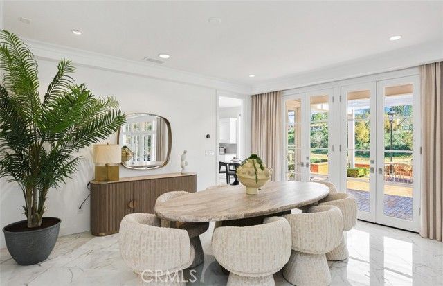 21 Lochmoor, Newport Beach, CA 92660