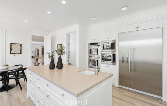 21 Lochmoor, Newport Beach, CA 92660