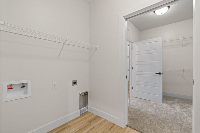 1 FRANK Court, Leclaire, IA 52753