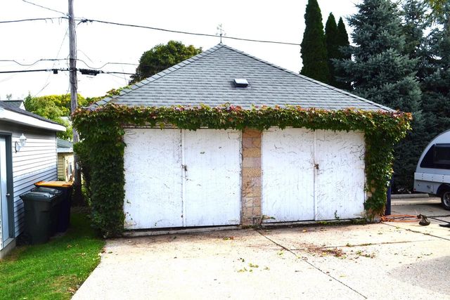 2162 S 81st STREET, West Allis, WI 53219