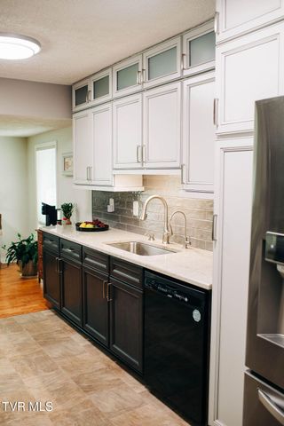213 Cherry Lane, Bluff City, TN 37618