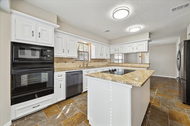 4 Falling Star Road, The Woodlands, TX 77381