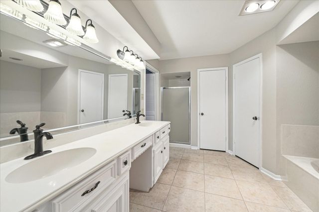 4 Falling Star Road, The Woodlands, TX 77381