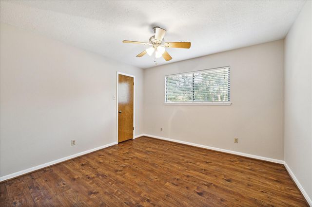 4 Falling Star Road, The Woodlands, TX 77381